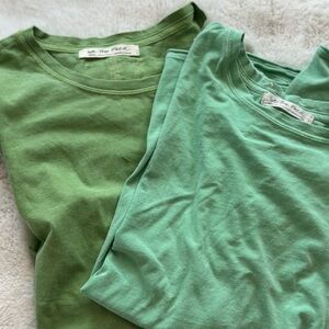 We The Free Dual Green Short Sleeve Tops set of 2. EUC Sz M